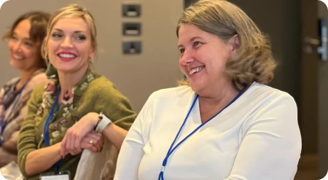 Foto de asociadas de Mujeres de Empresa Asturias participando en formación, innovación y actividades para avanzar juntas en el ámbito profesional y empresarial en Asturias.